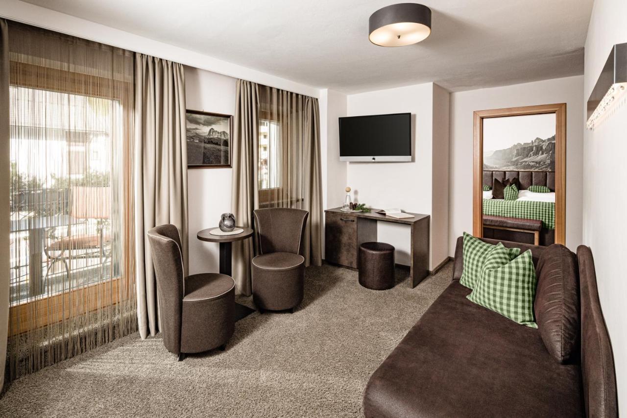 Boutique & Fashion Hotel Maciaconi - Gardenahotels Santa Cristina Val Gardena Bagian luar foto